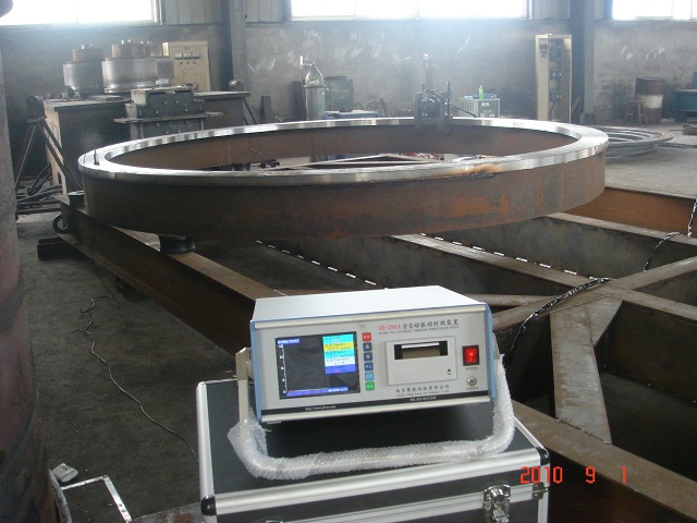 圓板鋼結構的振動時效去應力處理